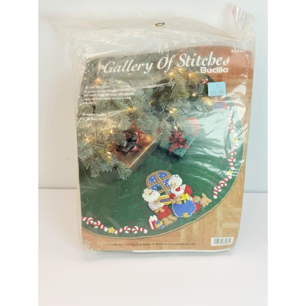 Bucilla Gallery of Stitches Felt Appliqué Tree Skirt Kit Mr & Mrs Claus